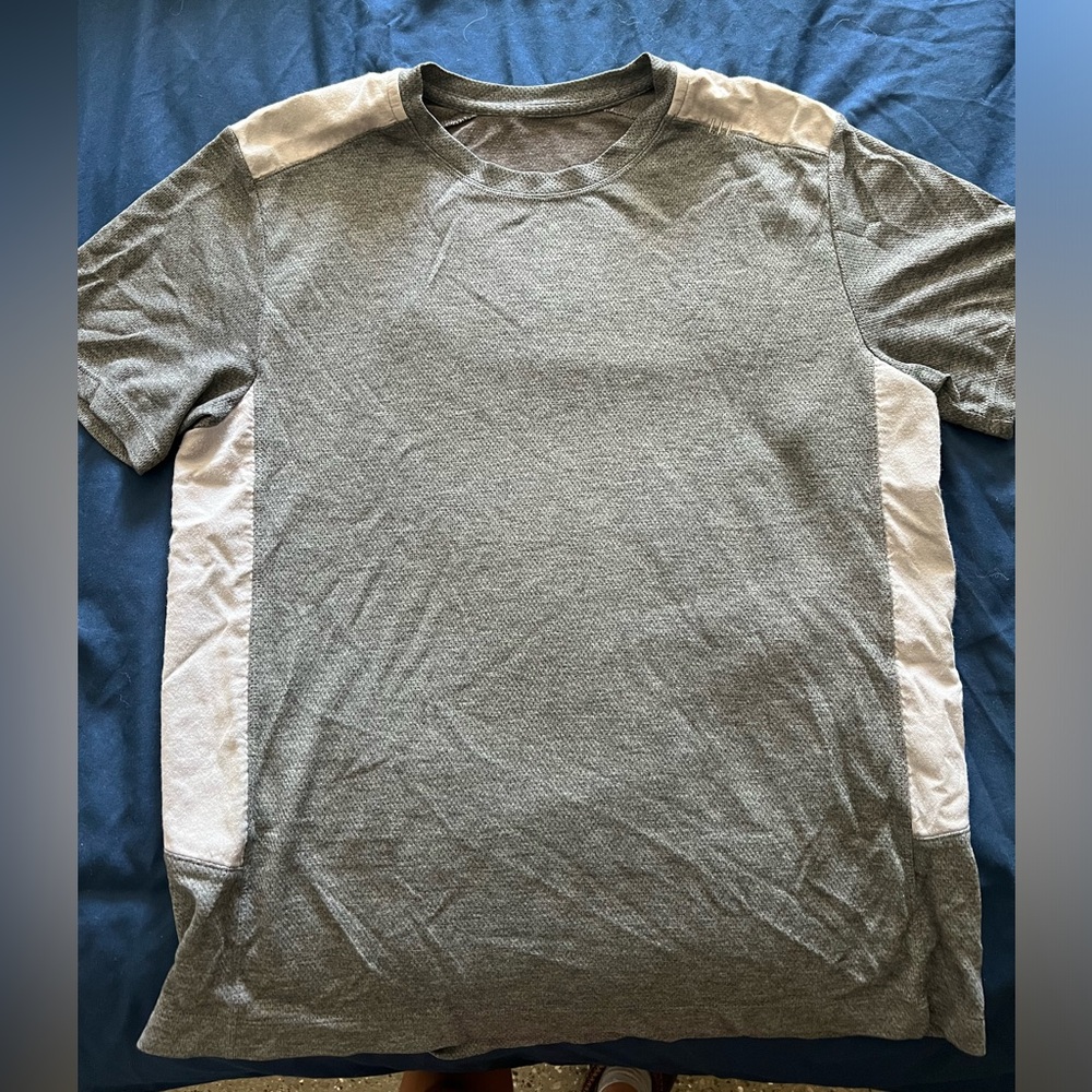 Lululemon tshirt